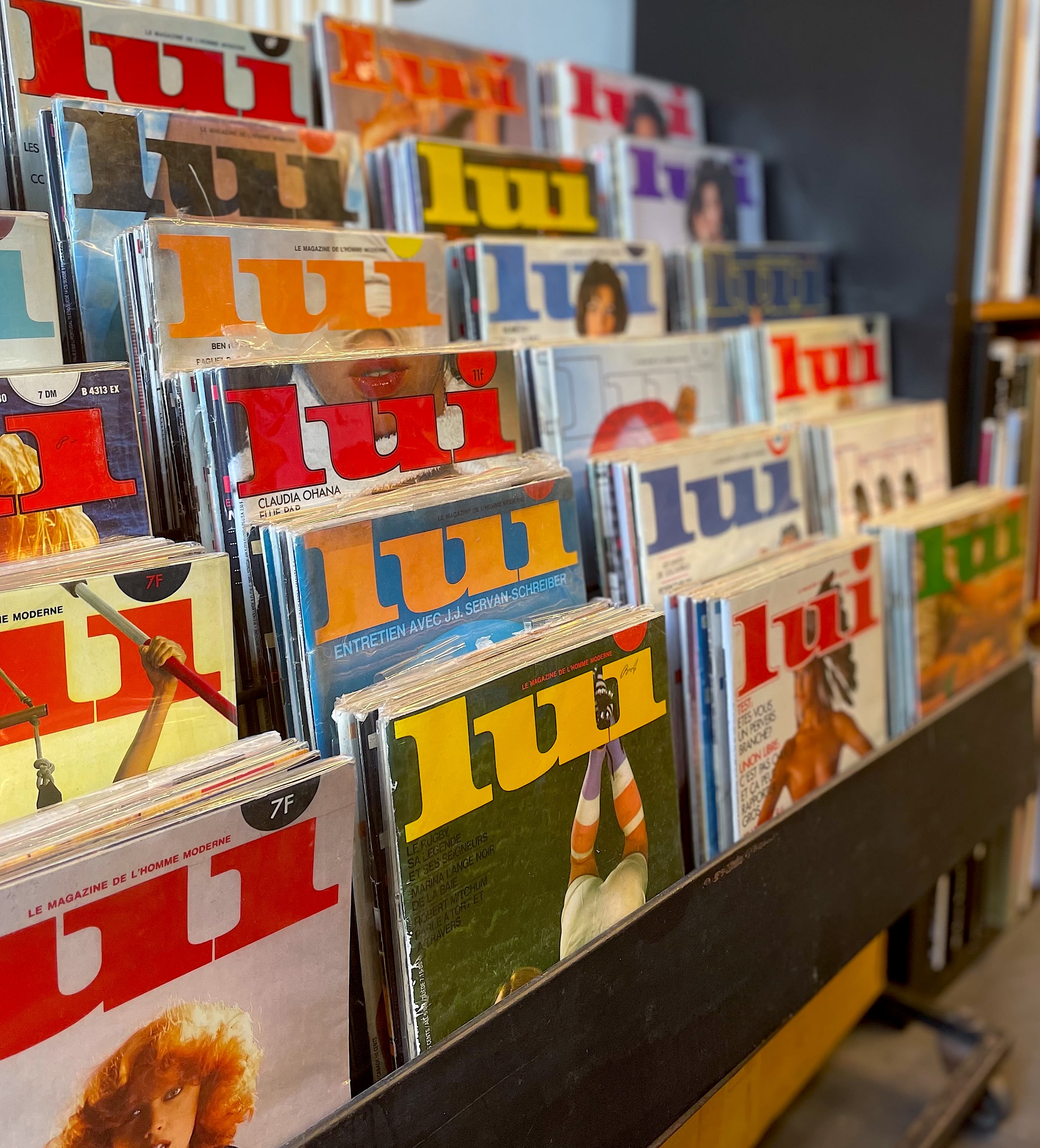 étalage de magazines "Lui"